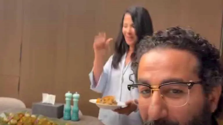 بالفيديو وليمة على شرف تركي آل الشيخ في منزل أحمد حلمي ومنى زكي