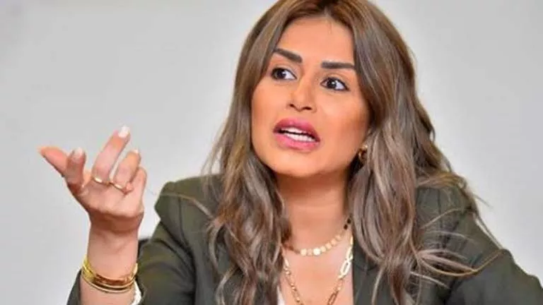 التحقيق في اتهام منة فضالي بخيانة خادمتها الأجنبية وهروبها بالمجوهرات
