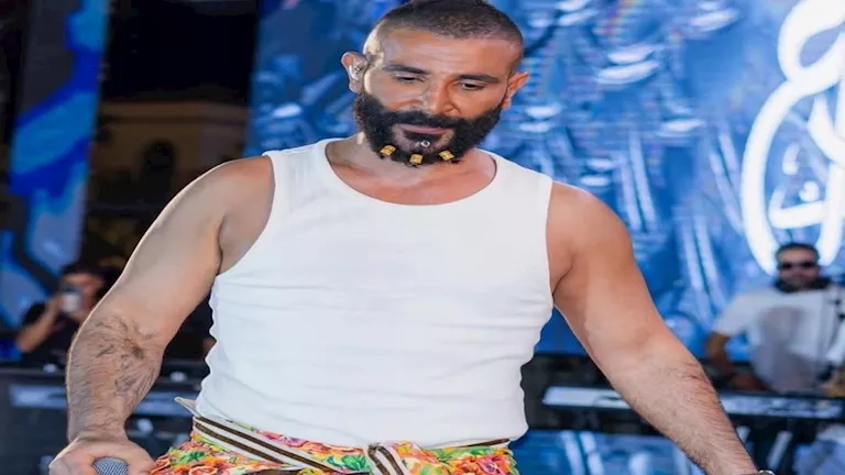 موضة أم مجرد لفت للأنظار.. أحمد سعد يثير الجدل بخرز اللحية موضة أم مجرد لفت للأنظار.. أحمد سعد يثير الجدل بخرز اللحية