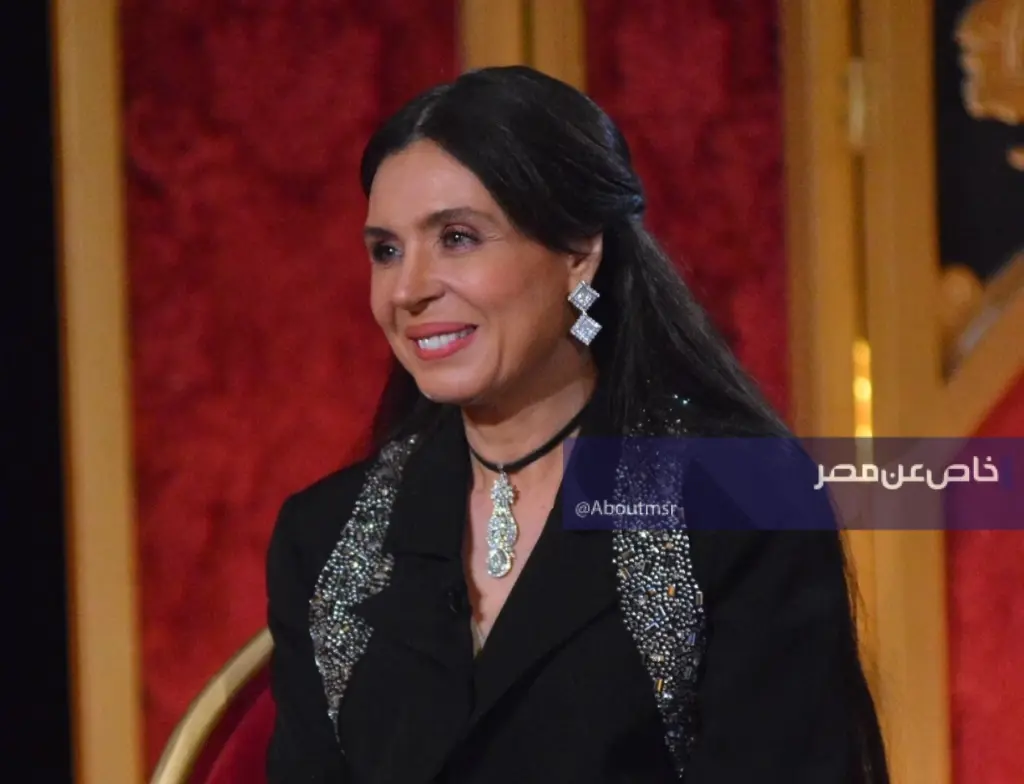 النشرة الفنية| محاولة انتحار الراقصة دينا واحتفالات بعيد ميلاد عادل إمام وأزمة سرقة حمو بيكا لفيلا مستأجرة النشرة الفنية