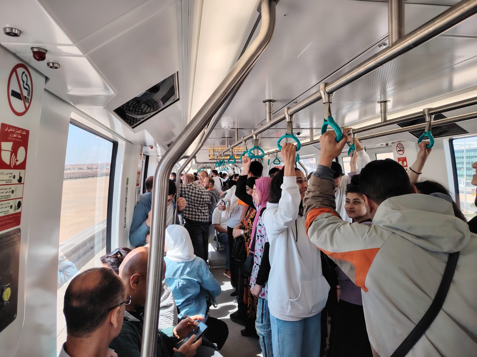 زحام  شديد بمحطة مدينة العدالة