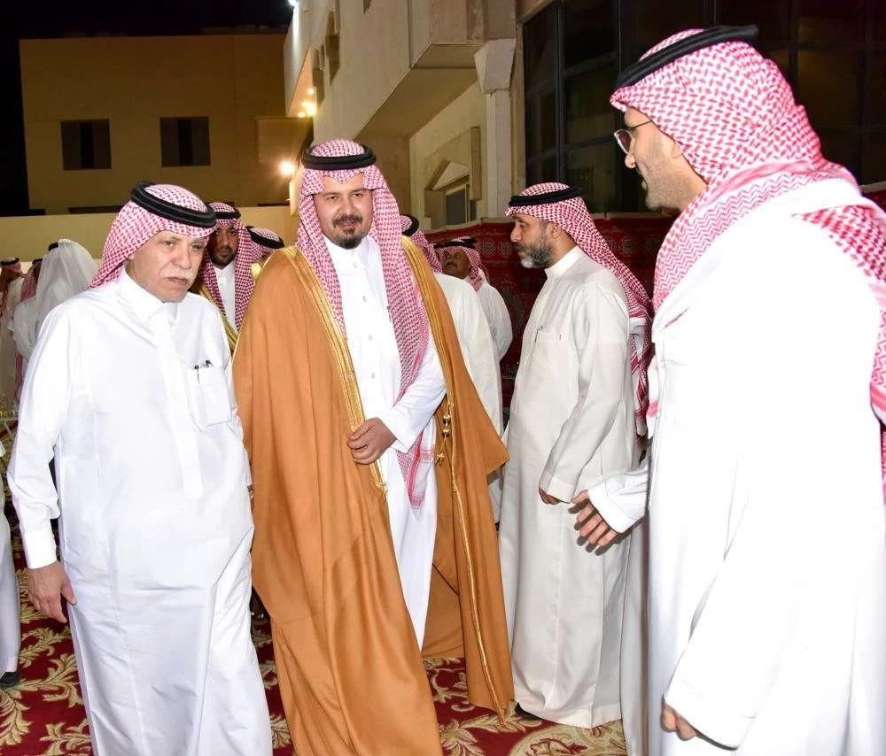 أمير المدينة يواسي القصبي في وفاة شقيقته - أخبار السعودية