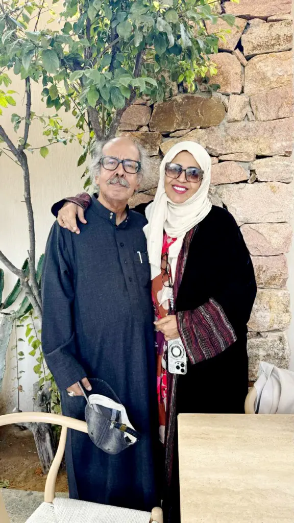 فيديو: «وأنا مرادي في الحياة سعيد».. عائشة النويمي تودّع زوجها السريحي بـ«سيرة حب لا تنتهي» - أخبار السعودية