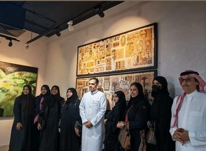 «أنشودة اللون».. رحلة بصرية بين الإنسان والمكان بريشة المغربي – أخبار السعودية «أنشودة اللون».. رحلة بصرية بين الإنسان والمكان بريشة المغربي - أخبار السعودية