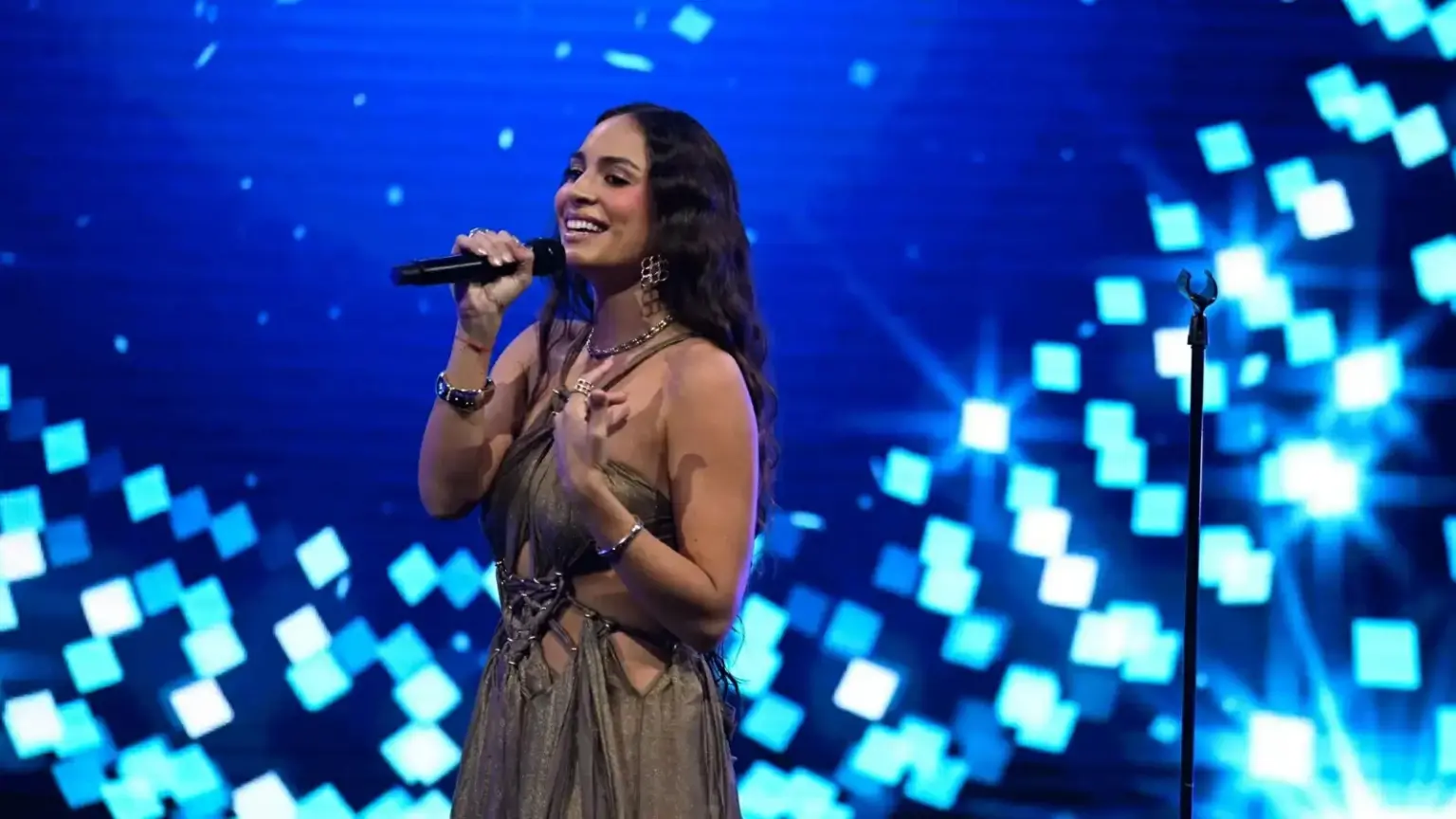 «أنا من العباسية».. فنانة عالمية تفاجئ الجمهور بجذورها المصرية وتغني بالعربي - أخبار السعودية