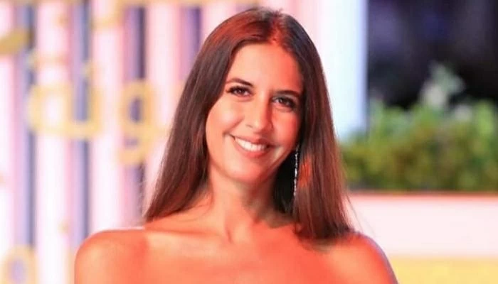 بعيداً عن البروتوكول.. ماذا فعل ماكرون مع فنانة مصرية على الكورنيش؟ - أخبار السعودية