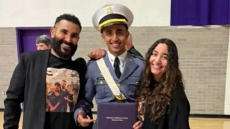 على وقع «فلوس بابا».. أحمد سعد يهدي نجله سيارة ليلة تخرجه – أخبار السعودية على وقع «فلوس بابا».. أحمد سعد يهدي نجله سيارة ليلة تخرجه - أخبار السعودية