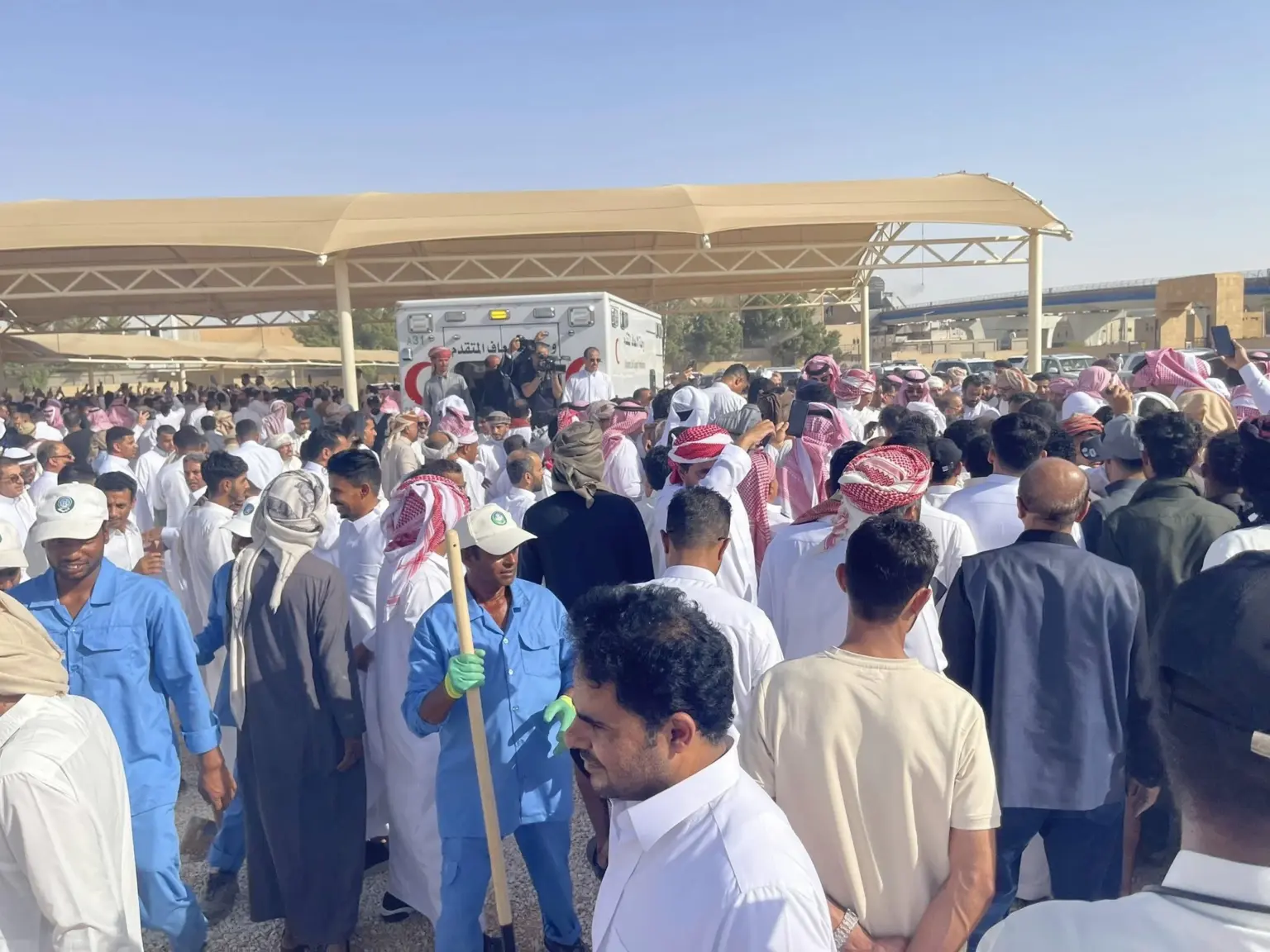 مقبرة العود تحتضن جثمان الرئيس هادي.. وصلاة الغائب عليه في مدن يمنية – أخبار السعودية مقبرة العود تحتضن جثمان الرئيس هادي.. وصلاة الغائب عليه في مدن يمنية - أخبار السعودية