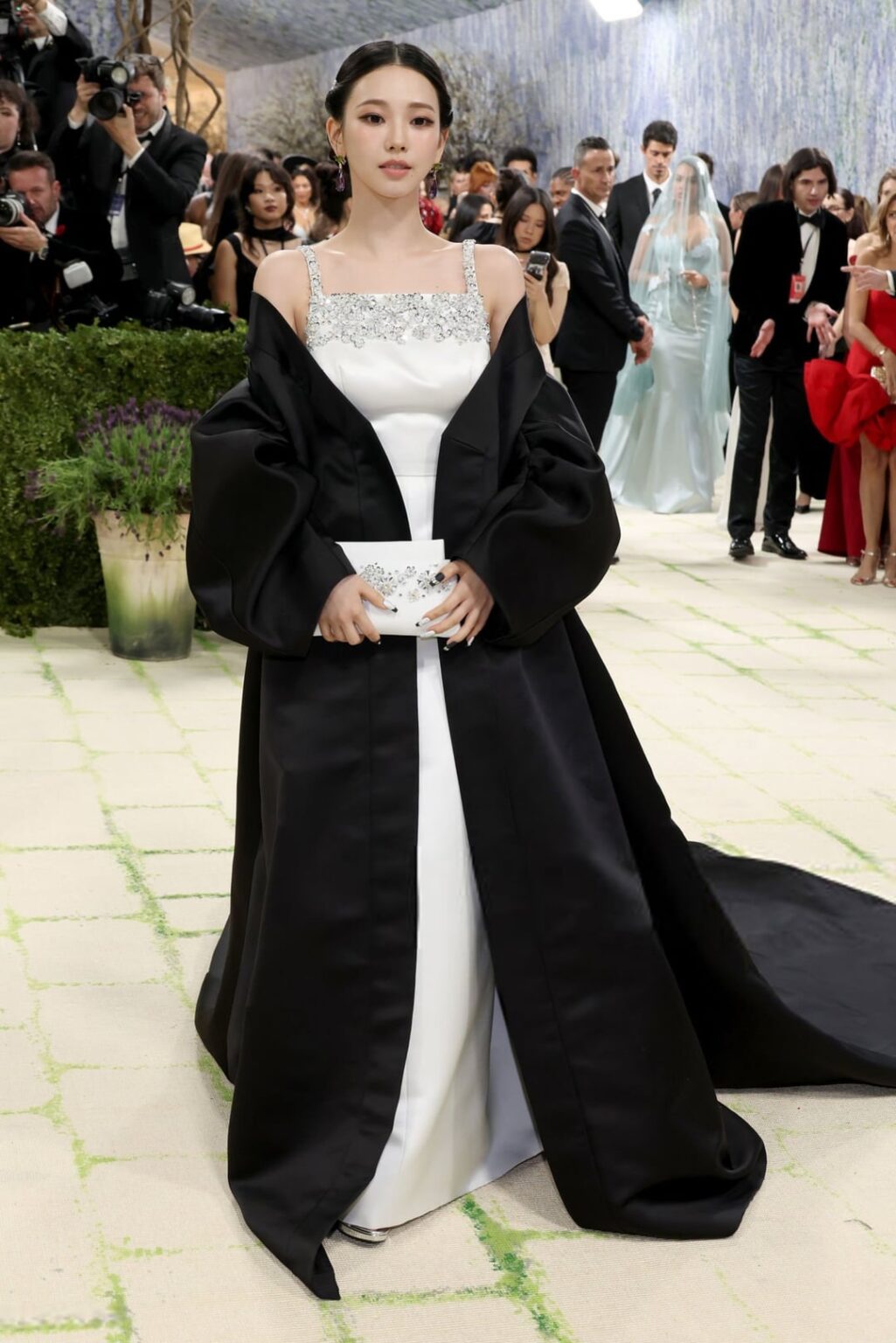 ظهرت كارينا (aespa) لأول مرة رسميًا في Met Gala في حفل Met Gala لعام 2026