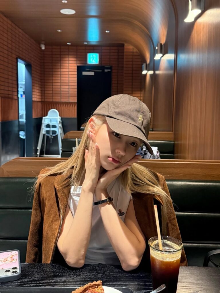 260504 تحديث مييون على الانستقرام مع fromis_9 Jiwon