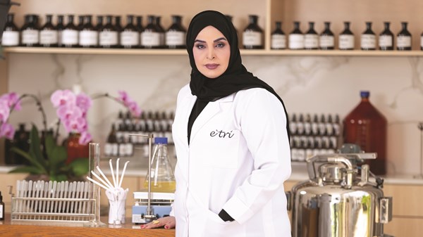 عائشة بن حويرب المهيري: كل تجربة عطرية تحمل امتناناً للحياة عائشة بن حويرب المهيري: كل تجربة عطرية تحمل امتناناً للحياة