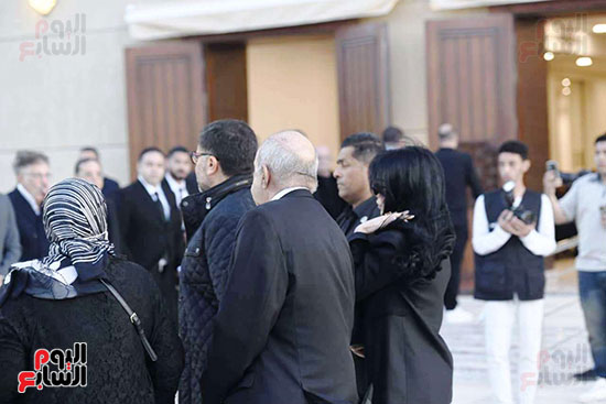 الفنانة هيفاء وهبى تقدم واجب العزاء