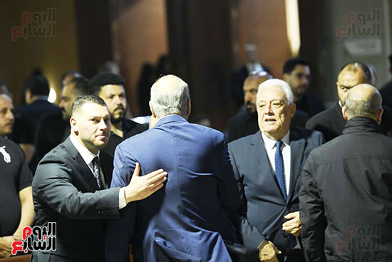الوزير السابق سامح فهمى فى عزاء هانى شاكر