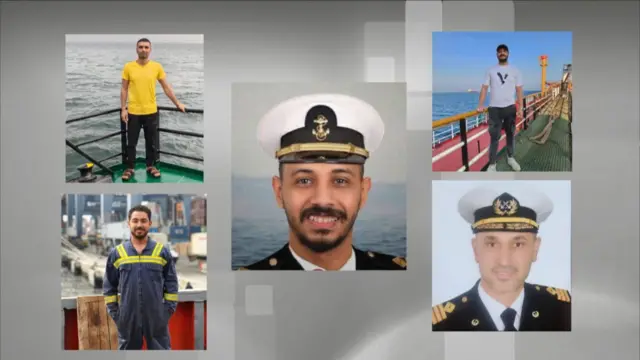 صورة مجمعة لخمسة بحارة مصريين