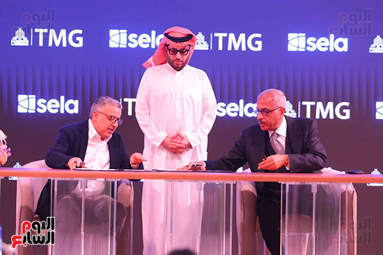 المستشار تركى ال الشيخ يشهد توقيع الاتفاقيه بين شركة صلة وطلعت مصطفى المستشار تركى ال الشيخ يشهد توقيع الاتفاقيه بين شركة صلة وطلعت مصطفى