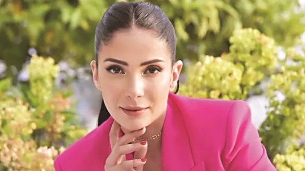 منى زكي تعود إلى الدراما بـ«طالع نازل» منى زكي تعود إلى الدراما بـ«طالع نازل»