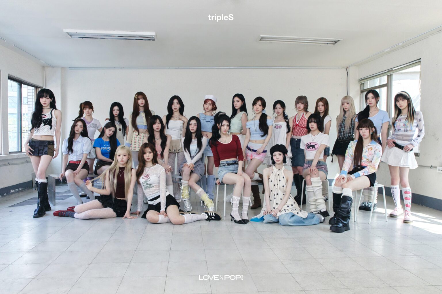 TripleS - الألبوم الثالث الكامل: ASSEMBLE26 'LOVE&POP' pt.1 (صورة مفهوم OT24 - Wallflower Ver.)