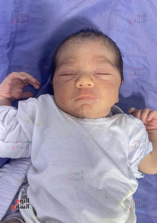 الصورة الأولى لرضيع قنا المخطوف من عيادة خاصة