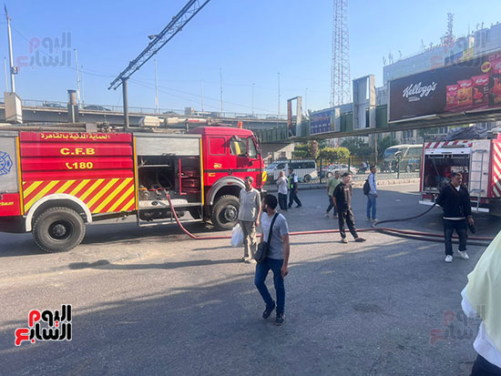  السيطرة الكاملة على الحريق الذي اندلع بكشك تجاري بمنطقة الفجالة  (7)