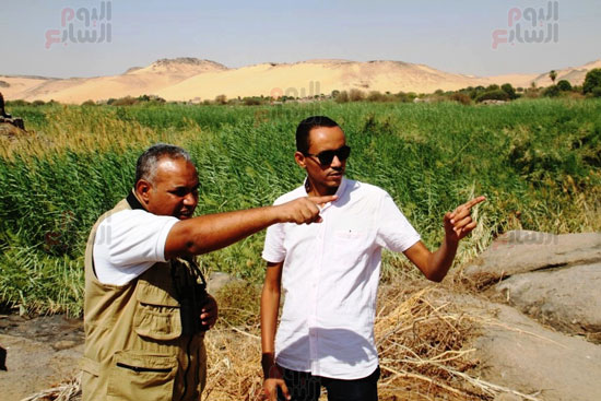 صحفى-اليوم-السابع-مع-مراقب-الحياة-البرية