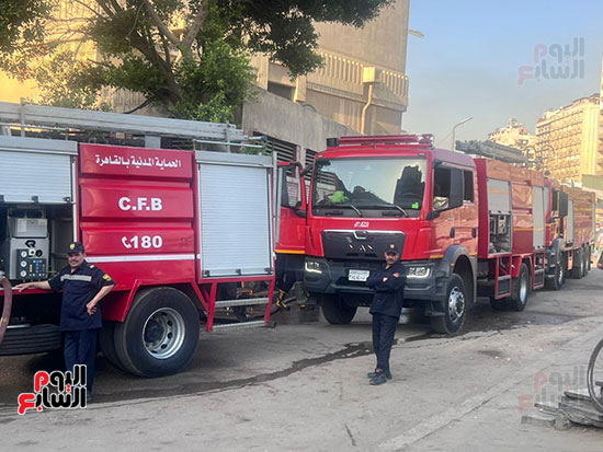  السيطرة الكاملة على الحريق الذي اندلع بكشك تجاري بمنطقة الفجالة  (3)