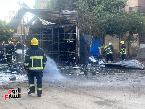  السيطرة الكاملة على الحريق الذي اندلع بكشك تجاري بمنطقة الفجالة  (1)