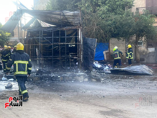  السيطرة الكاملة على الحريق الذي اندلع بكشك تجاري بمنطقة الفجالة  (2)