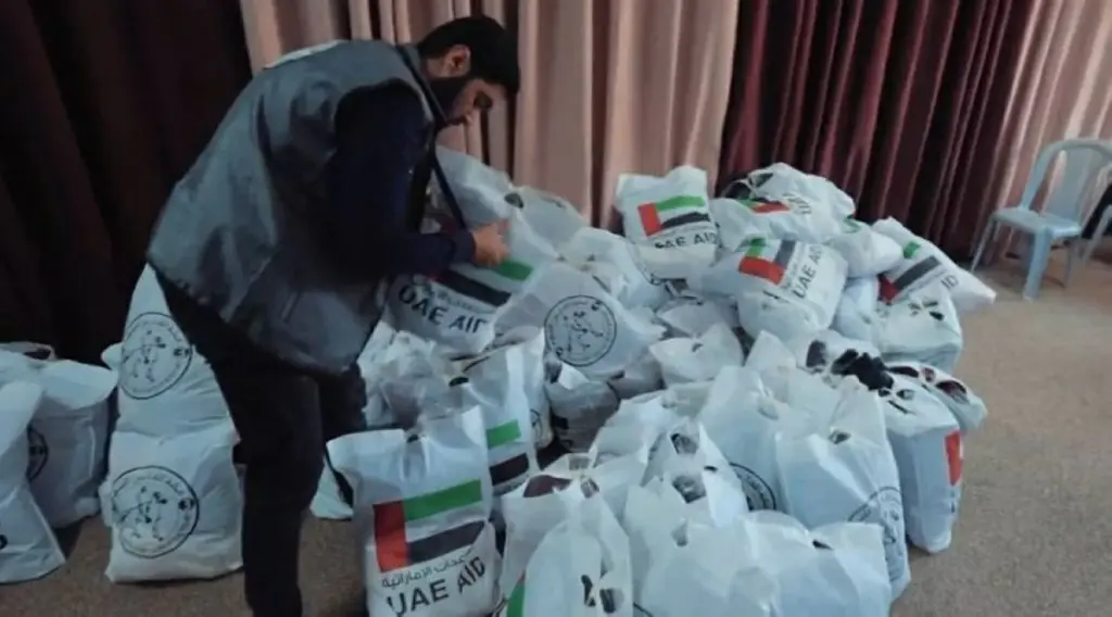 «الفارس الشهم 3» توزع الملابس على ذوي الهمم في غزة