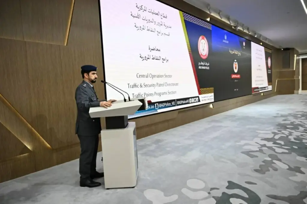 شرطة أبوظبي تقدّم خدمات النقاط المرورية في وزارة الخارجية