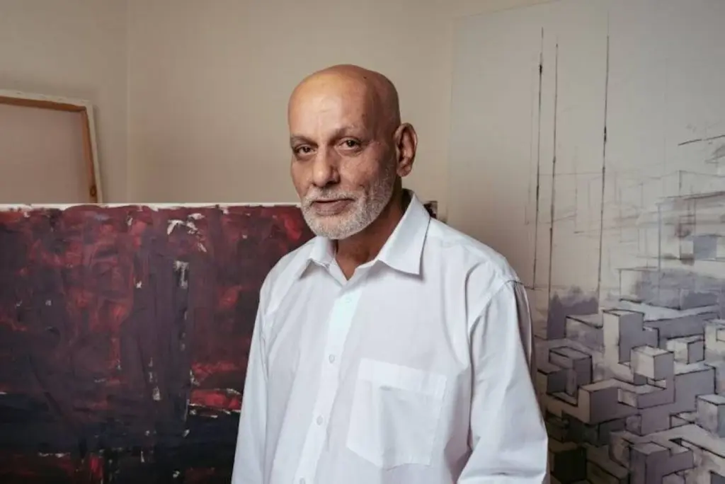 حسين شريف يستعيد ذاكرة البحر بجدلية اللون والكتلة