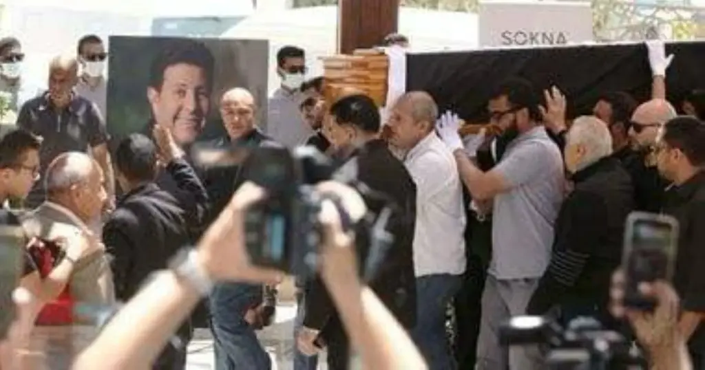 جنازة هاني شاكر.. مشاهد مؤثرة من وداع أمير الغناء العربي بحضور نجوم الفن (فيديو)