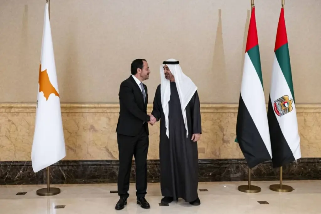 محمد بن زايد ورئيس قبرص يبحثان مستجدات المنطقة
