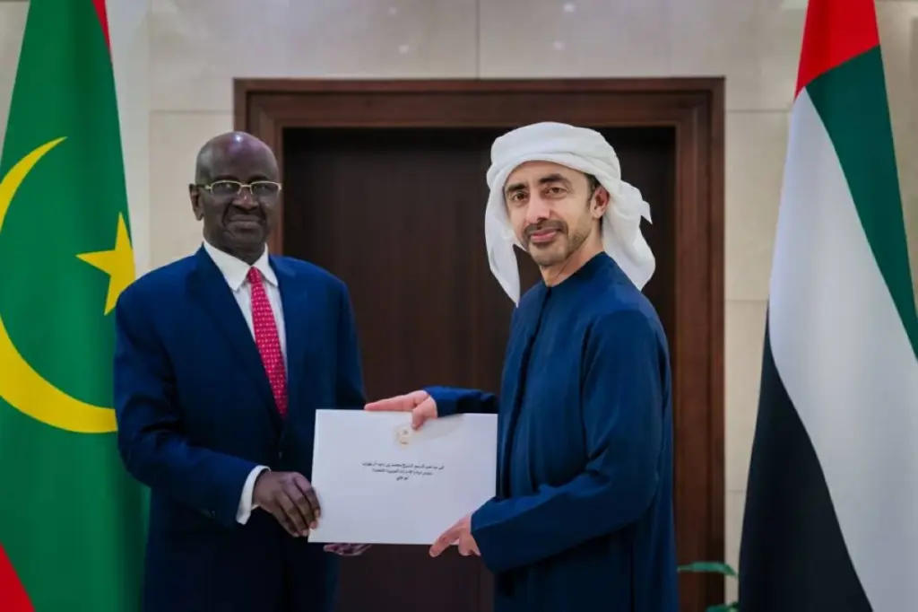 محمد بن زايد يتلقى رسالة خطية من رئيس موريتانيا تسلمها عبدالله بن زايد محمد بن زايد يتلقى رسالة خطية من رئيس موريتانيا تسلمها عبدالله بن زايد
