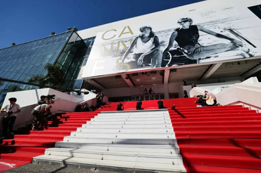 مهرجان كان السينمائي يبدأ سباق السعفة الذهبية