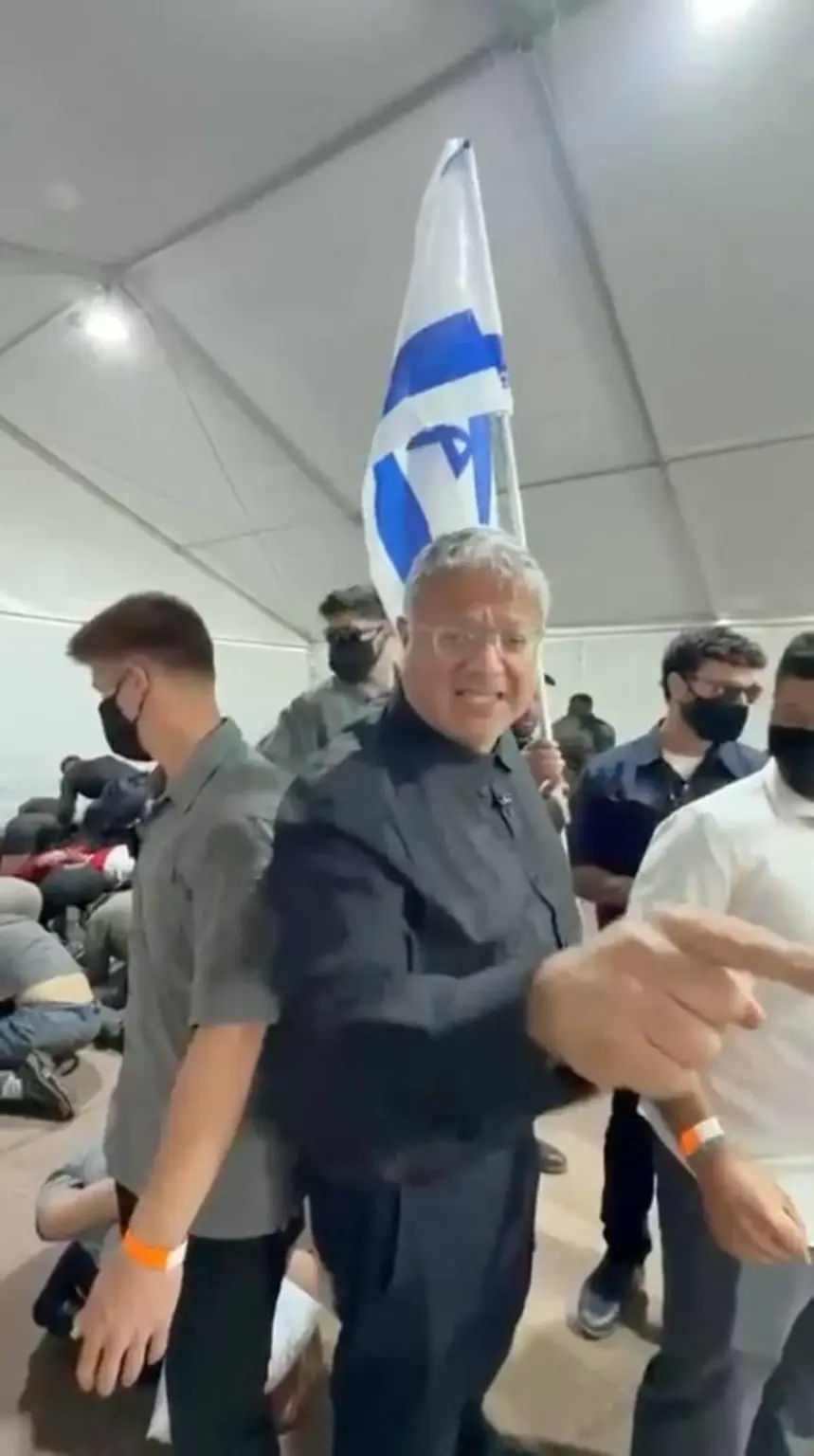 بريطانيا «مصدومة» من فيديو معاملة بن جفير لنشطاء أسطول الصمود بريطانيا «مصدومة» من فيديو معاملة بن جفير لنشطاء أسطول الصمود