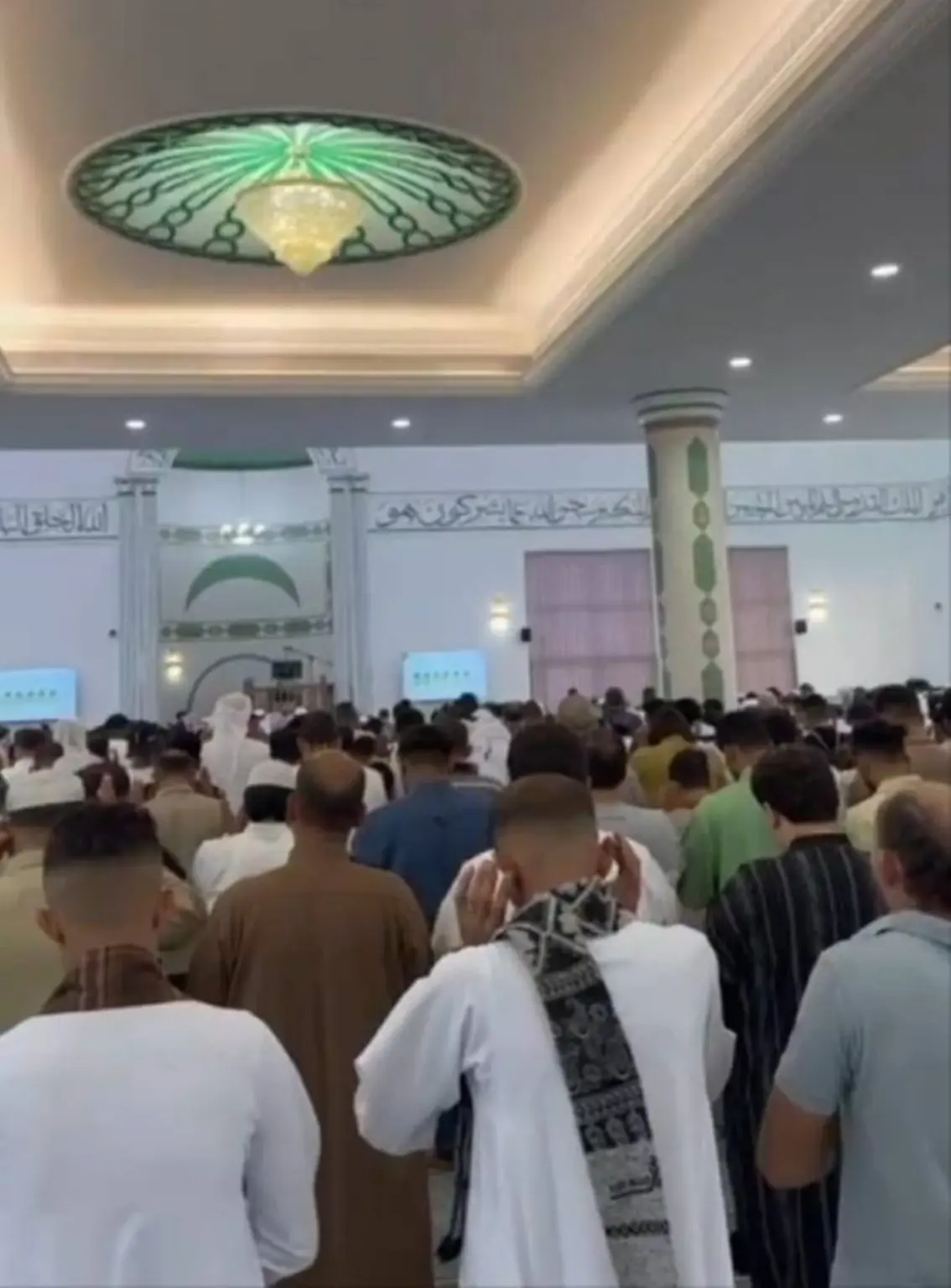 مآذن العين تصدح بتكبيرات العيد