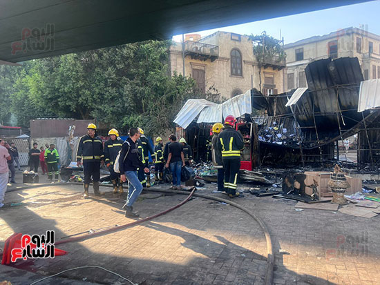  السيطرة الكاملة على الحريق الذي اندلع بكشك تجاري بمنطقة الفجالة  (6)
