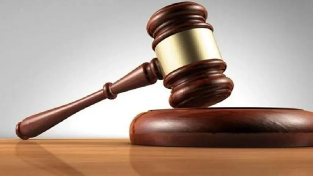 محكمة تغرّم رجلاً 40 ألفاً لاعتراضه طريق امرأة محكمة تغرّم رجلاً 40 ألفاً لاعتراضه طريق امرأة