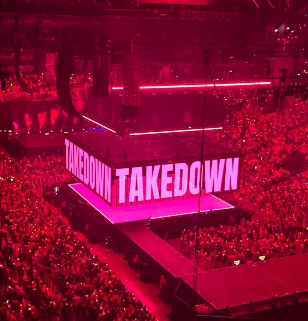 لقد كانت طاقة الجماهير أثناء TAKEDOWN في برلين جنونية تمامًا.
