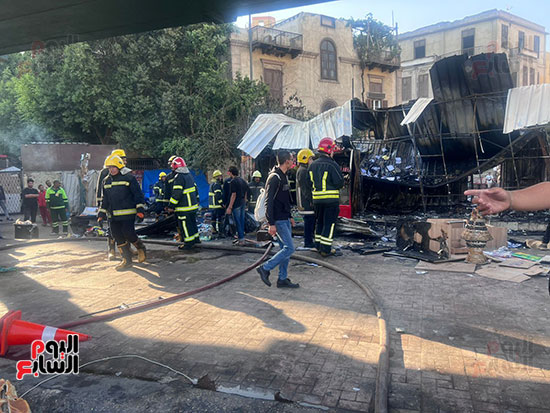  السيطرة الكاملة على الحريق الذي اندلع بكشك تجاري بمنطقة الفجالة  (9)