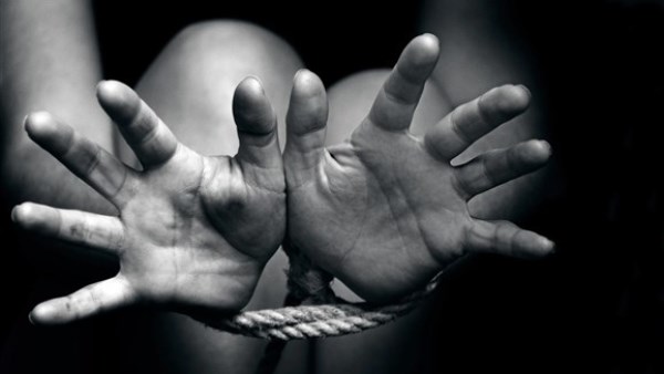 مصرية في الصين تستغيث .. أنا مخطوفة وحياتي في خطر وأُجبرت على أدوية نفسية أفقدتني الوعي
