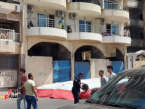 انقاذ-حياة-مريض-نفسى-جلس-سور-الطابق-ببرج-على-كورنيش-الاسكندرية-(3)