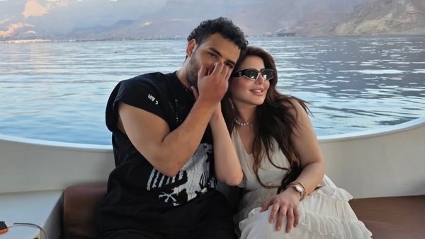 45 غرزة في يده.. شقيقة المطرب مسلم تتهم زوجته بالاعتداء عليه 45 غرزة في يده.. شقيقة المطرب مسلم تتهم زوجته بالاعتداء عليه