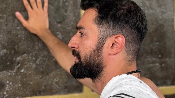 أحمد حاتم يعلن إصابته بعد أداء مناسك الحج : «ربى إنى لما أنزلت إليّ من خير فقير» أحمد حاتم يعلن إصابته بعد أداء مناسك الحج : «ربى إنى لما أنزلت إليّ من خير فقير»