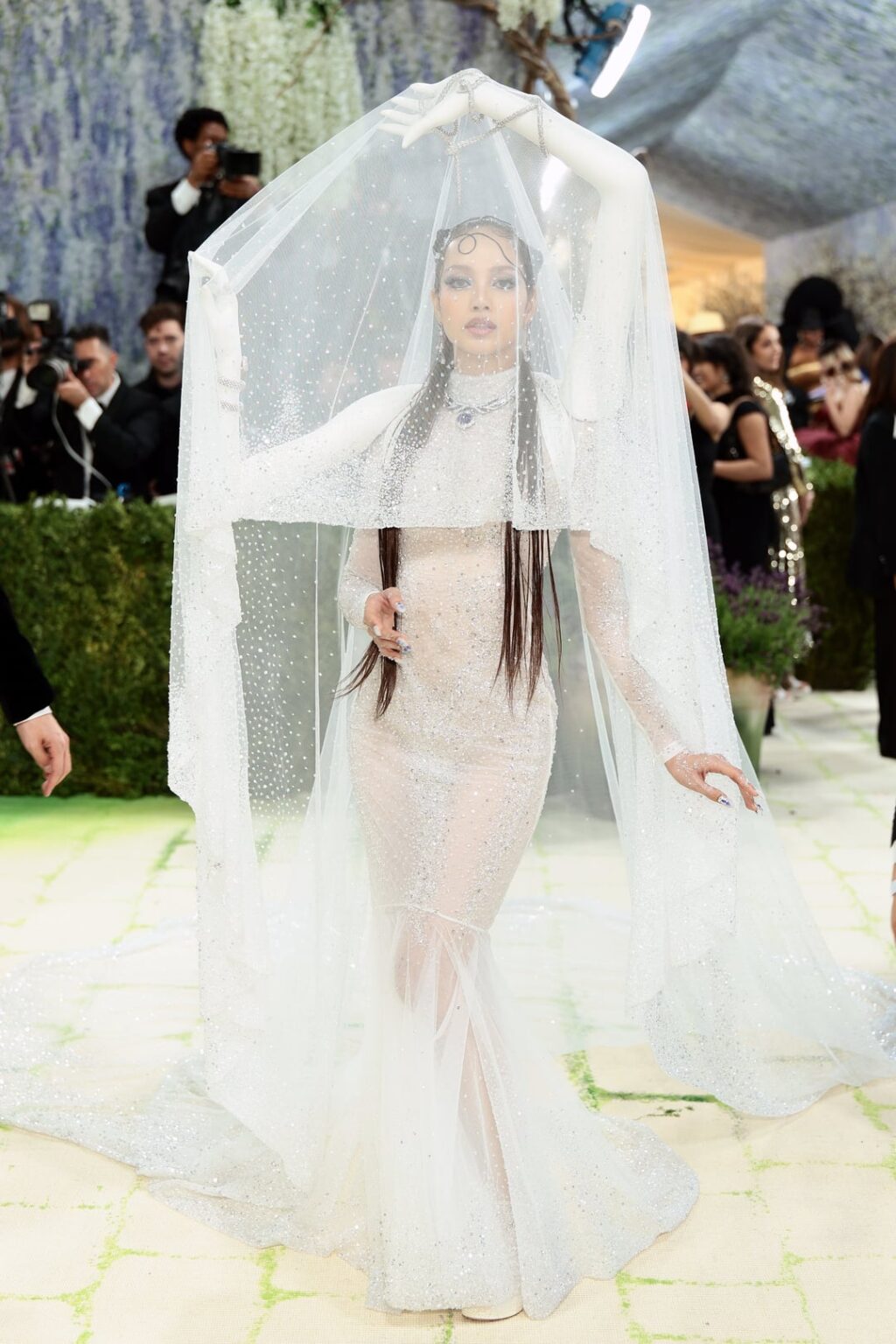 ليسا (بلاك بينك) في حفل Met Gala لعام 2026