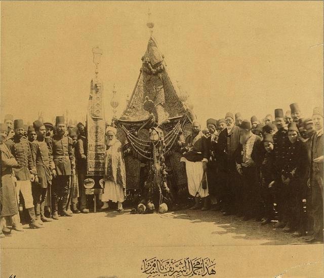 محمل الحج المصري في  صورة تاريخية من زمن الاسود والابيض