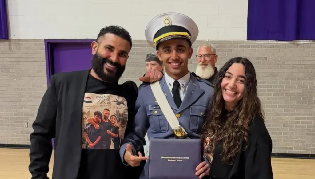احتفال أحمد سعد بتخرج نجله وسط تكهنات العودة إلى علياء بسيوني احتفال أحمد سعد بتخرج نجله وسط تكهنات العودة إلى علياء بسيوني