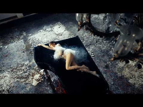 تيفاني يونغ (جيل الفتيات) – الصيف لم ينته بعد M/V