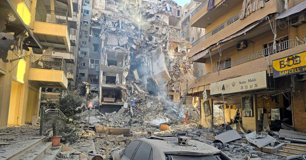 إسرائيل تدمر صور والنبطية.. رئيس حكومة لبنان يرفض “العقاب الجماعي” إسرائيل تدمر صور والنبطية.. رئيس حكومة لبنان يرفض "العقاب الجماعي"