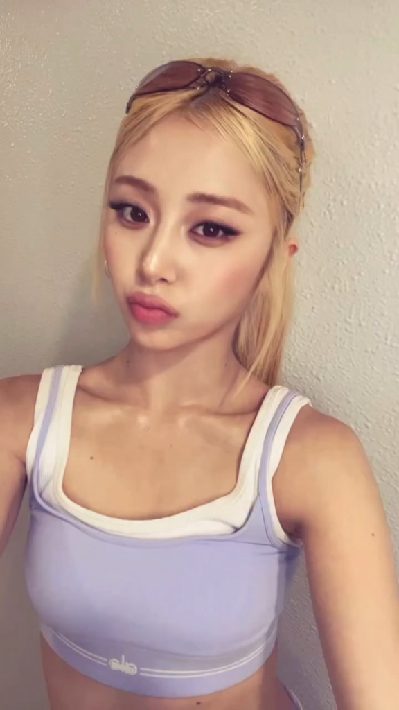 260509 تحديث LE SSERAFIM على TikTok مع Huh Yunjin - استعرضكم ✨